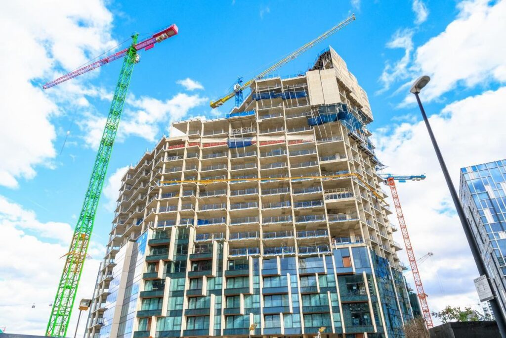 Home से शुरू होती है खुशियाँ — नया घर या री-सेल? ज़िंदगी का सबसे बड़ा फैसला! रिस्क, रिवार्ड और रियलिटी की पूरी कहानी। 2025 5 6181339528686145112 1