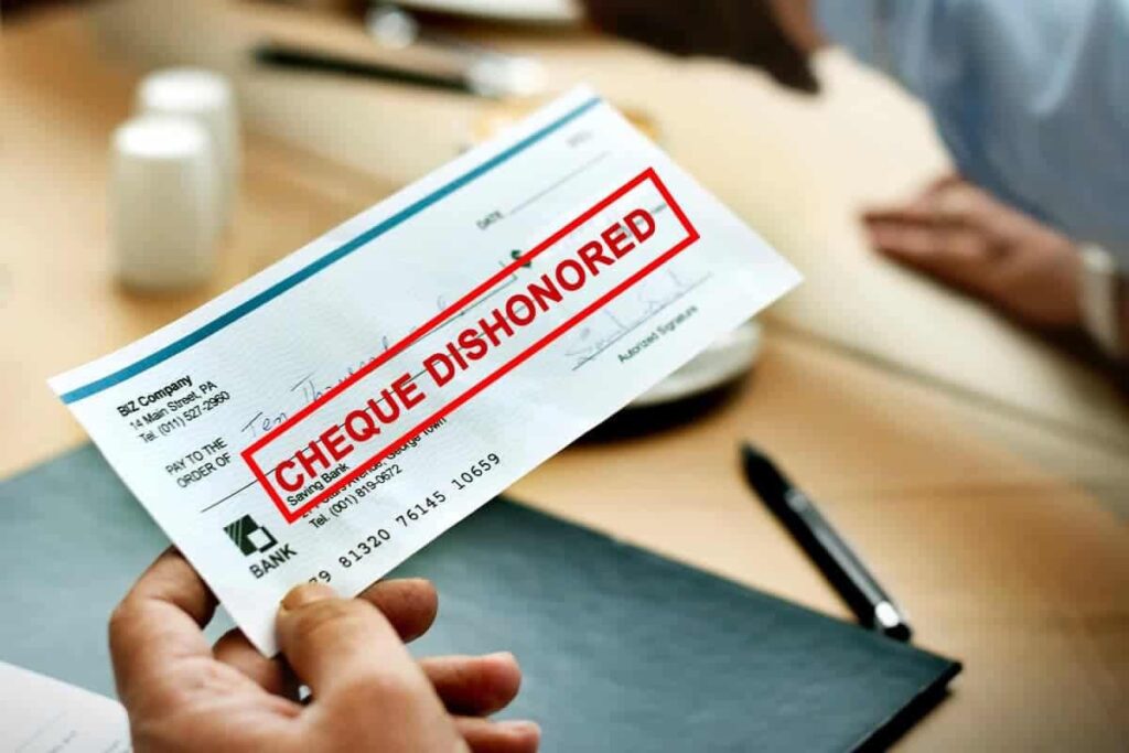 Cheque Bounce: एक छोटी गलती, दो साल की सजा और दोगुने जुर्माने तक बात कैसे पहुंच सकती है? 2026 4 Cheque Bounce