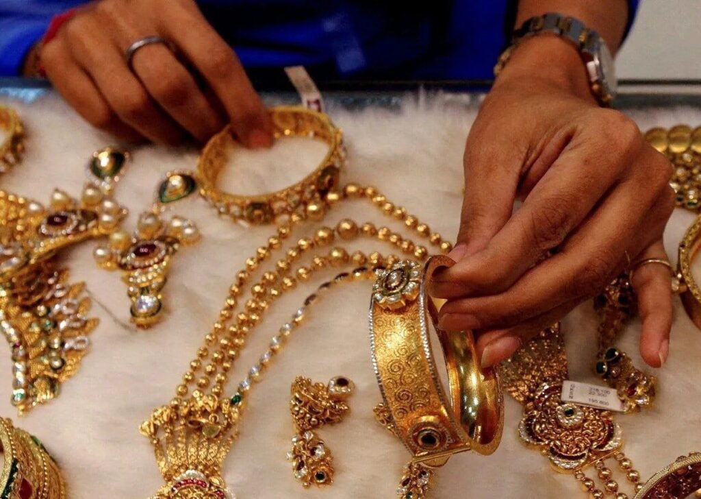 लकड़ी के छोटे व्यापार से भारत की सबसे बड़ी Gold Loan Company तक, Muthoot Finance की 139 साल पुरानी कहानी। 7 Muthoot