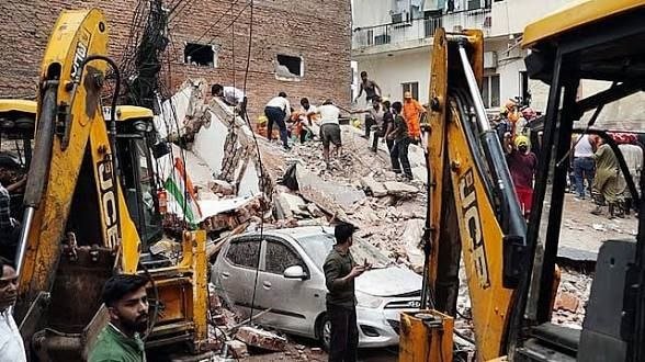 50 साल पुरानी Building: खतरा उम्र में है या System में? 6 Building