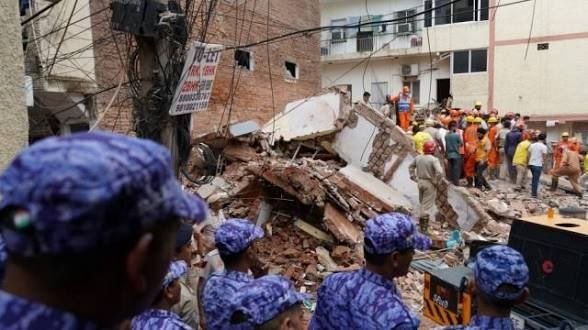50 साल पुरानी Building: खतरा उम्र में है या System में? 7 Building