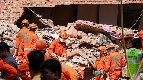 50 साल पुरानी Building: खतरा उम्र में है या System में? 2 Building