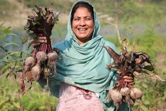 Female Farmer की पहचान: खेत वही, नाम किसी और का? 2026 3 Female Farmer